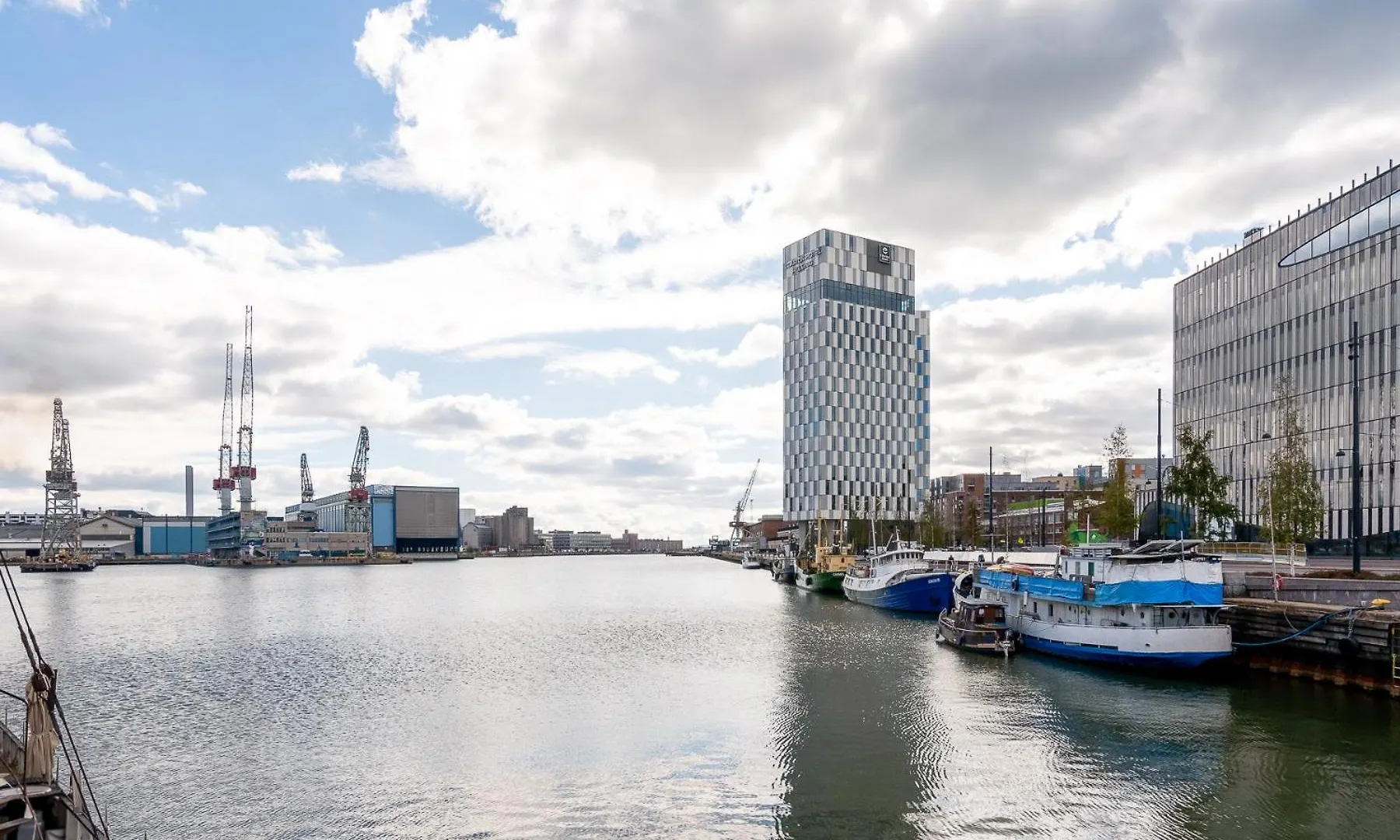 Sea View Studio, Tram Nearby, Netflix, Kamppi Helsinki Finland